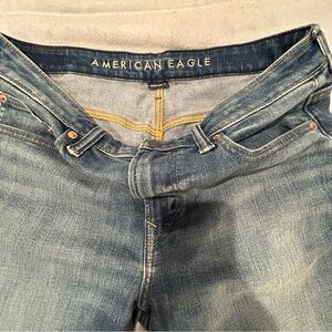 American Eagle Outfitters Men's Relaxed Jeans in Faded Blue Denim